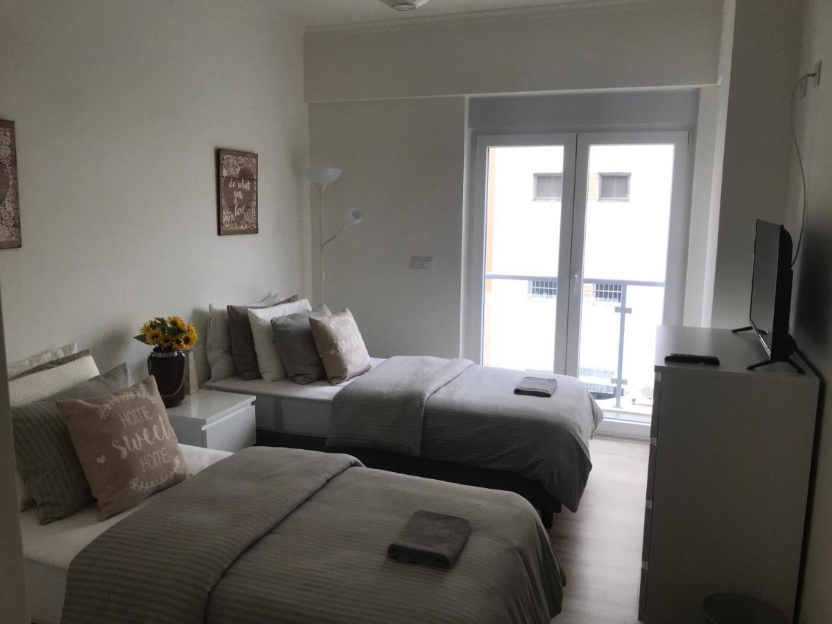 מונטיז'ו Modern Twin Room With A Balcony מראה חיצוני תמונה