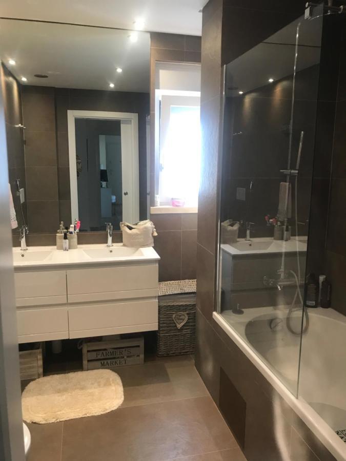 מונטיז'ו Modern Twin Room With A Balcony מראה חיצוני תמונה