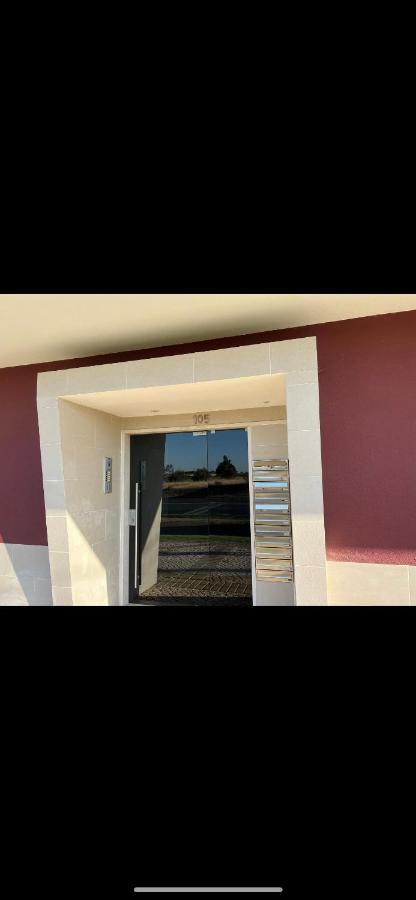 מונטיז'ו Modern Twin Room With A Balcony מראה חיצוני תמונה