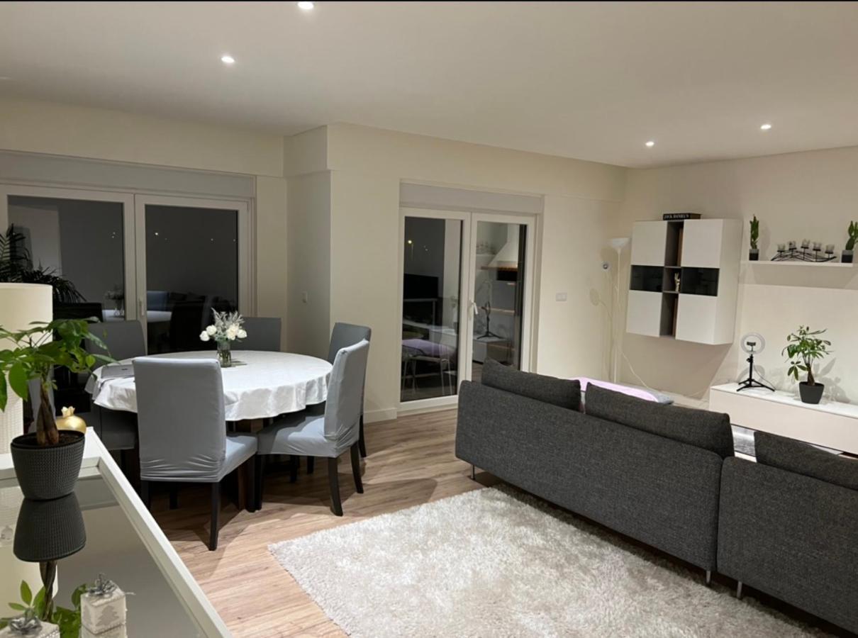מונטיז'ו Modern Twin Room With A Balcony מראה חיצוני תמונה