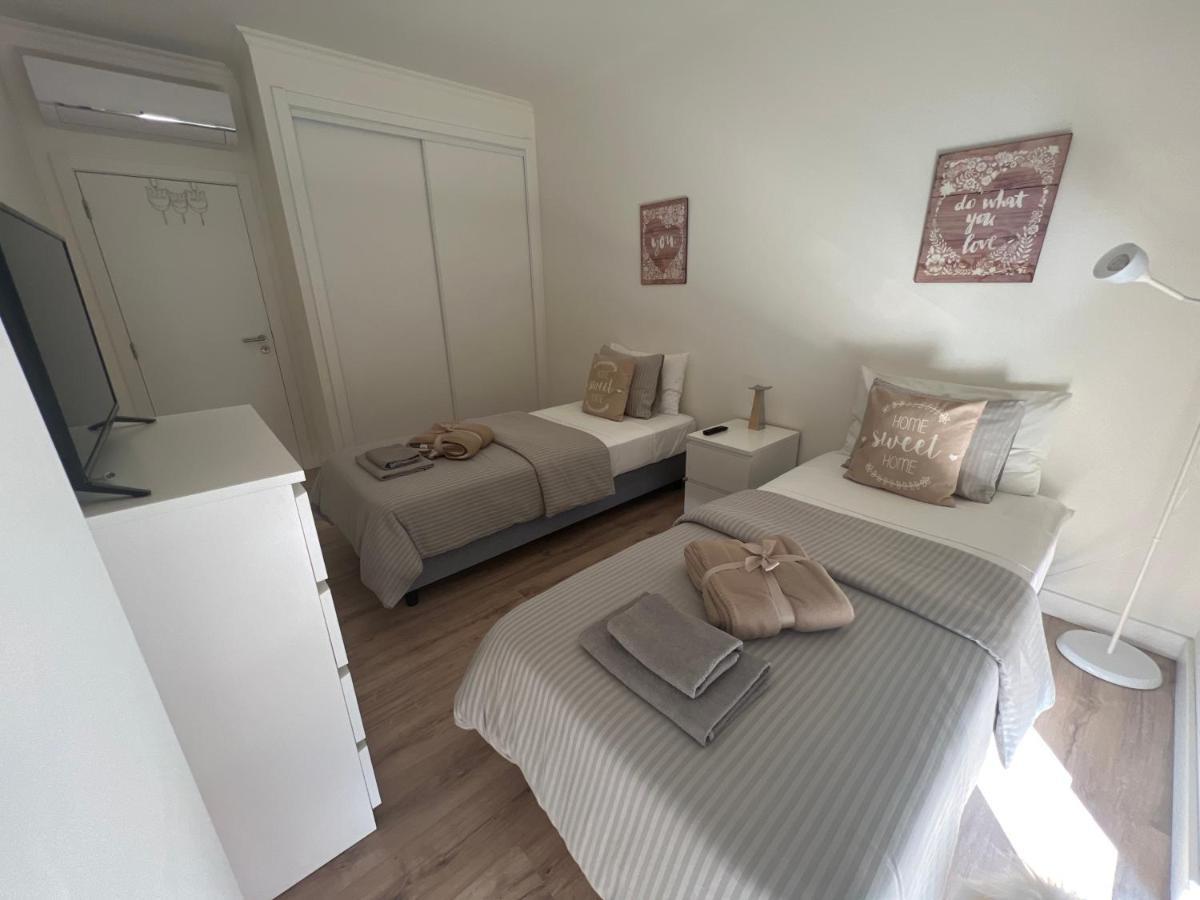 מונטיז'ו Modern Twin Room With A Balcony מראה חיצוני תמונה