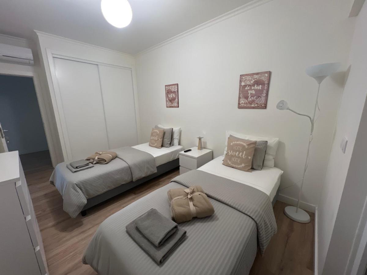 מונטיז'ו Modern Twin Room With A Balcony מראה חיצוני תמונה