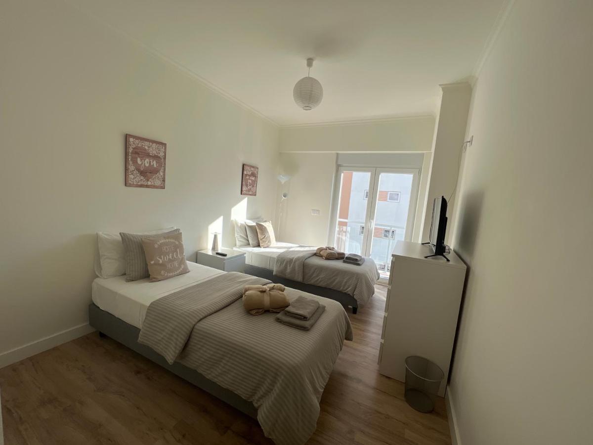 מונטיז'ו Modern Twin Room With A Balcony מראה חיצוני תמונה