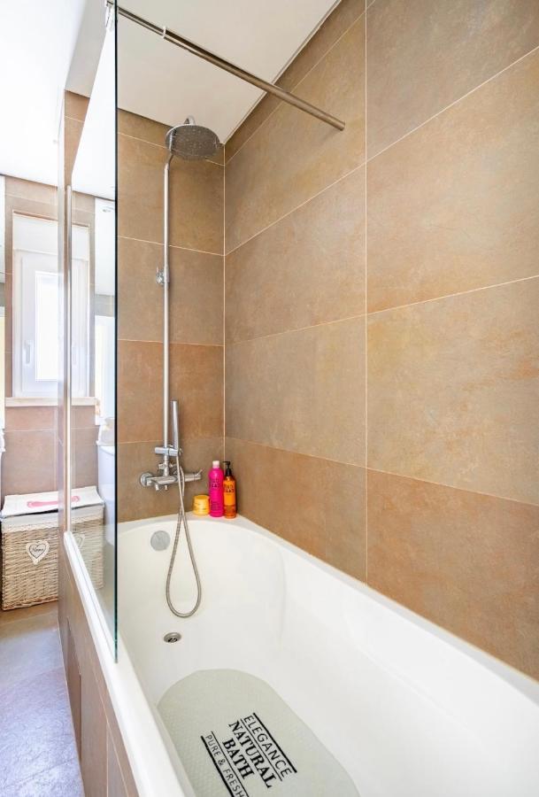מונטיז'ו Modern Twin Room With A Balcony מראה חיצוני תמונה