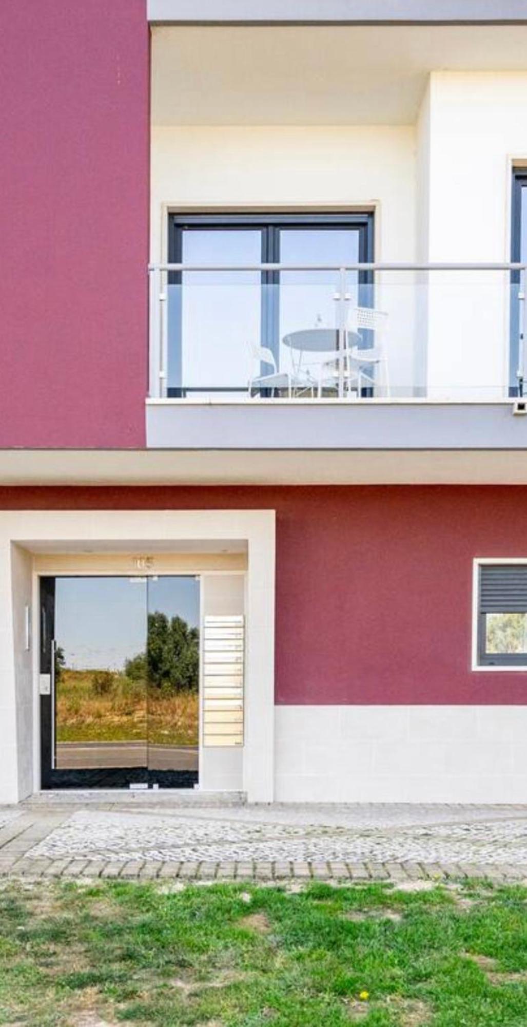 מונטיז'ו Modern Twin Room With A Balcony מראה חיצוני תמונה
