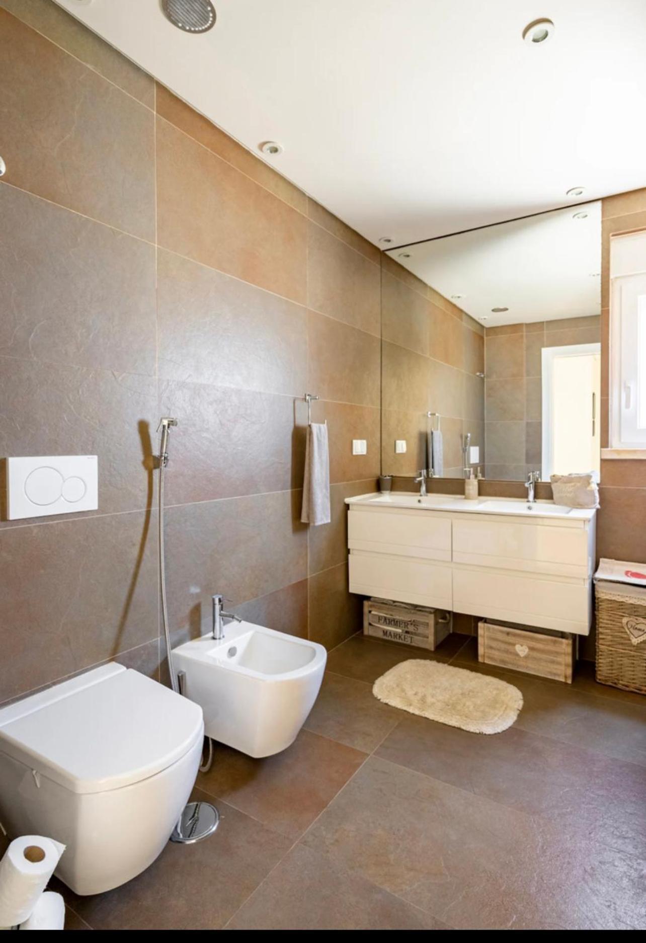מונטיז'ו Modern Twin Room With A Balcony מראה חיצוני תמונה
