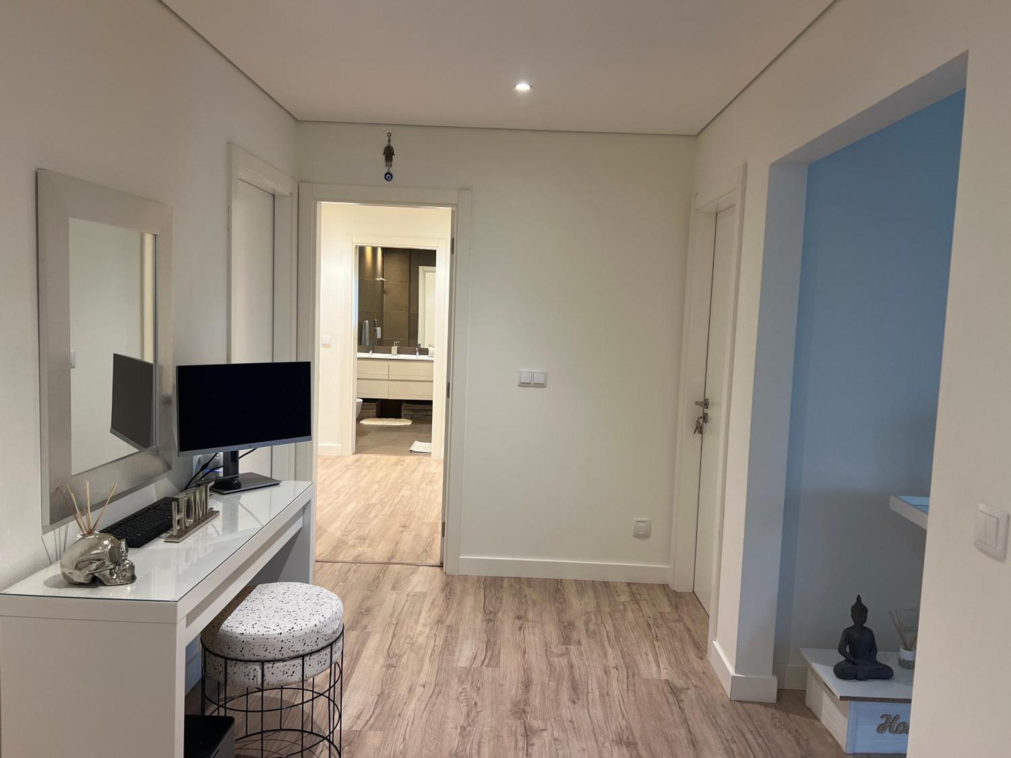 מונטיז'ו Modern Twin Room With A Balcony מראה חיצוני תמונה