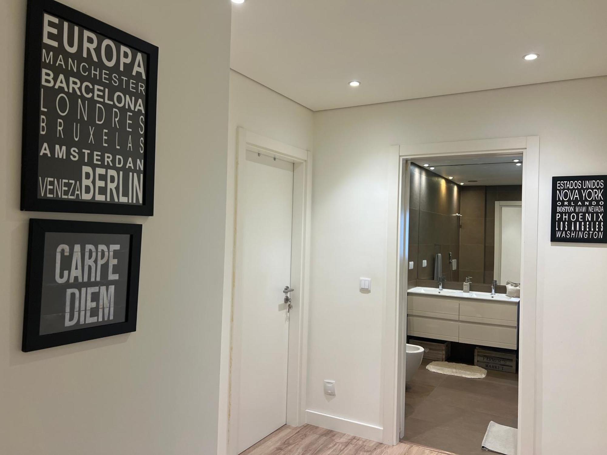 מונטיז'ו Modern Twin Room With A Balcony מראה חיצוני תמונה