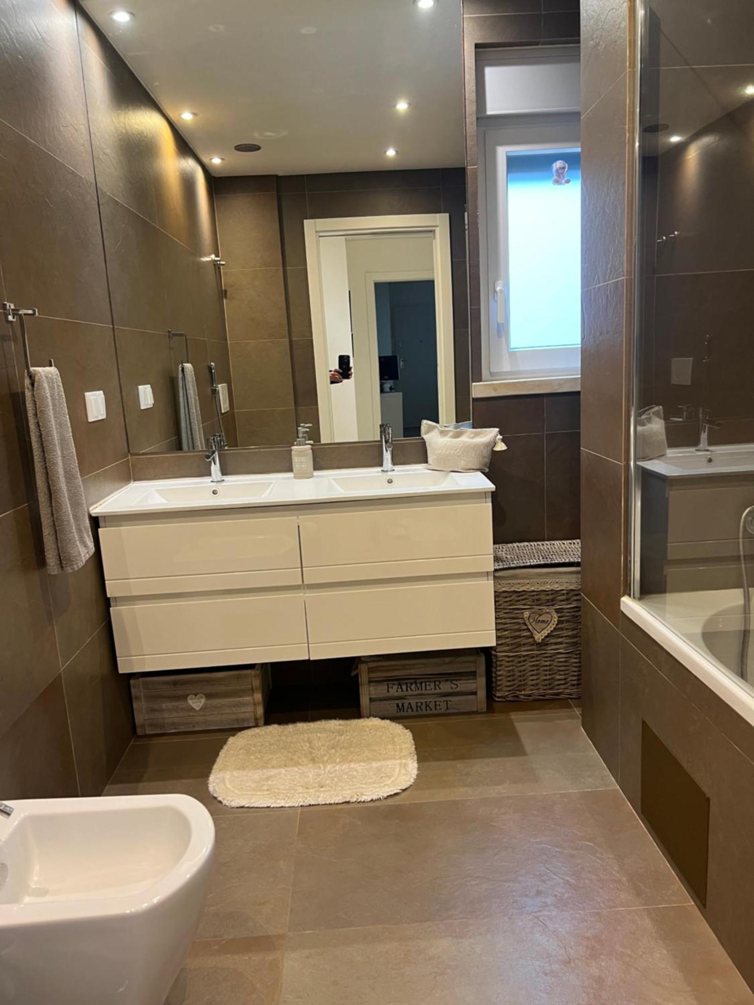 מונטיז'ו Modern Twin Room With A Balcony מראה חיצוני תמונה