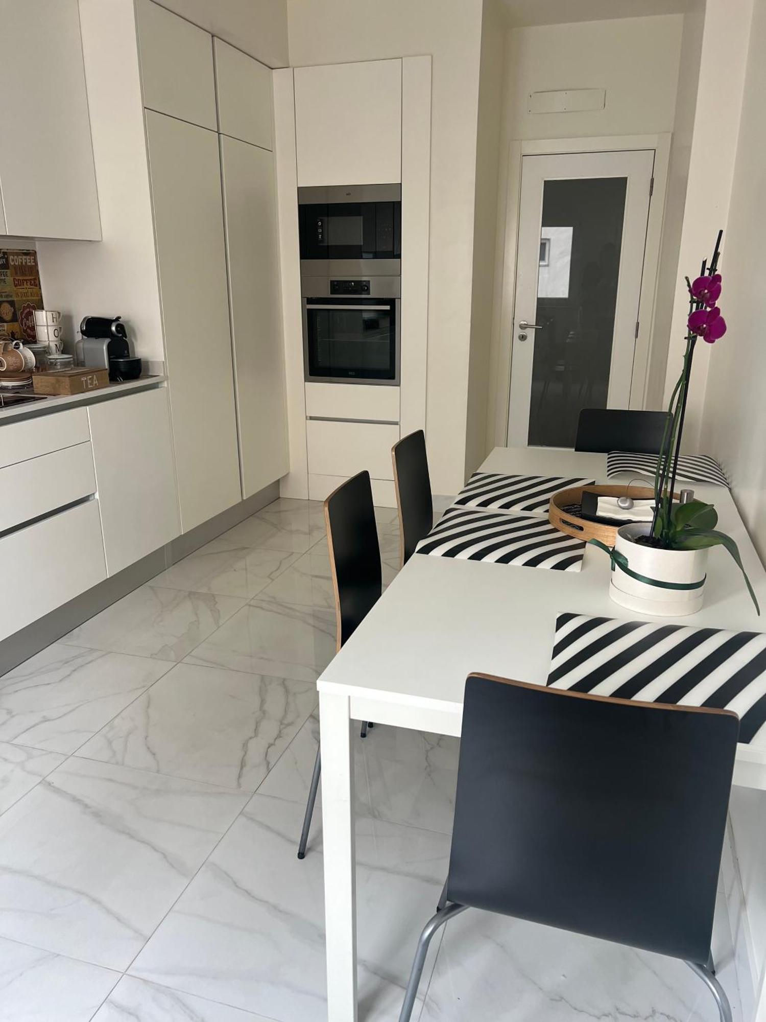 מונטיז'ו Modern Twin Room With A Balcony מראה חיצוני תמונה