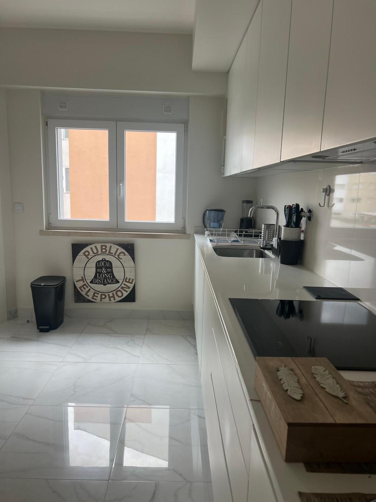 מונטיז'ו Modern Twin Room With A Balcony מראה חיצוני תמונה